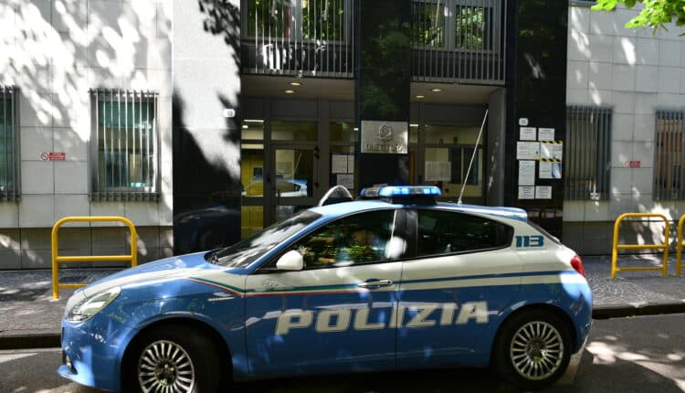 Udine: un 35enne viola il divieto di avvicinamento con il braccialetto elettronico nei confronti dell'ex compagna e viene arrestato