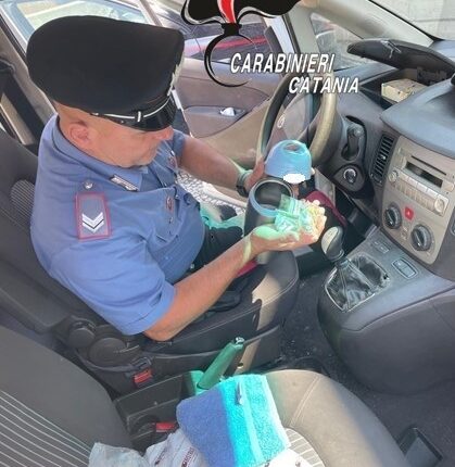 San Gregorio di Catania: trovato in possesso di 37 dosi di marijuana e 25 di hashish confezionate per la vendita al dettaglio. Arrestato 40enne