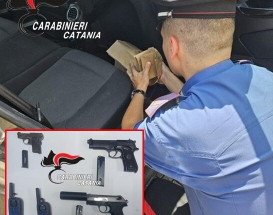 Gravina di Catania: in auto con 3 pistole e munizioni, arrestato dai Carabinieri.