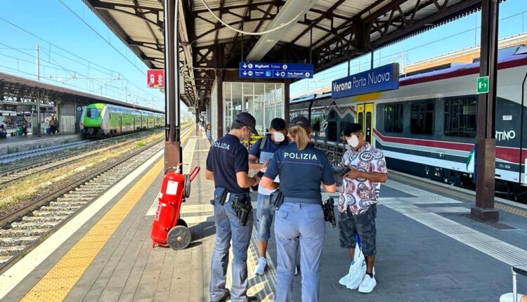 I servizi istituzionali sono stati intensificati con l’impiego di 316 pattuglie nelle stazioni di competenza