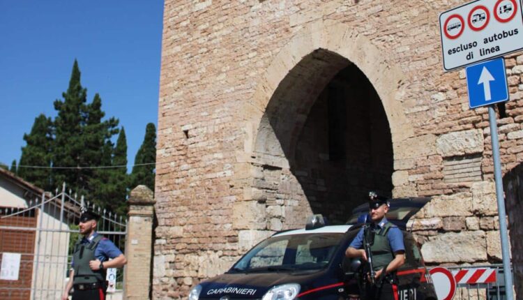 Spello: approfitta dei deficit cognitivi di una 50enne per costringerla a ripetuti rapporti sessuali. 79enne arrestato