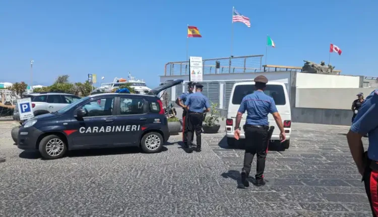 Isola di Ischia: iniziato Agosto, carabinieri impegnati nei controlli a tappeto tra B&B abusivi e movida giovanile.