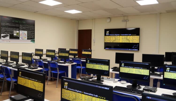 Make it Modena, nuovi corsi per utilizzare smartphone e pc.