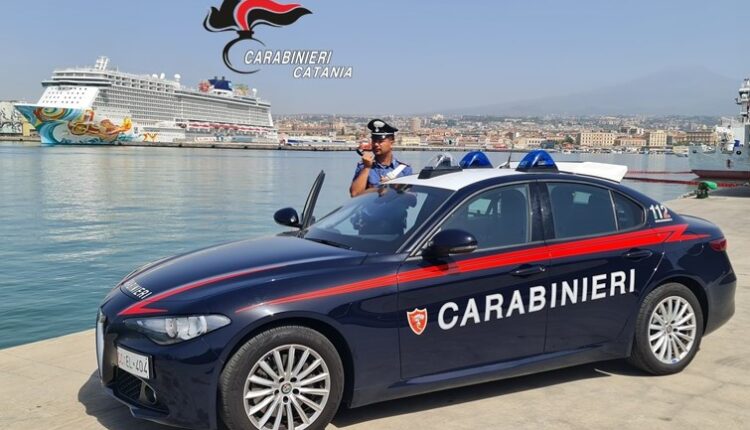 Mascalucia: vittime di una falsa agente di viaggio, denunciata dai Carabinieri.