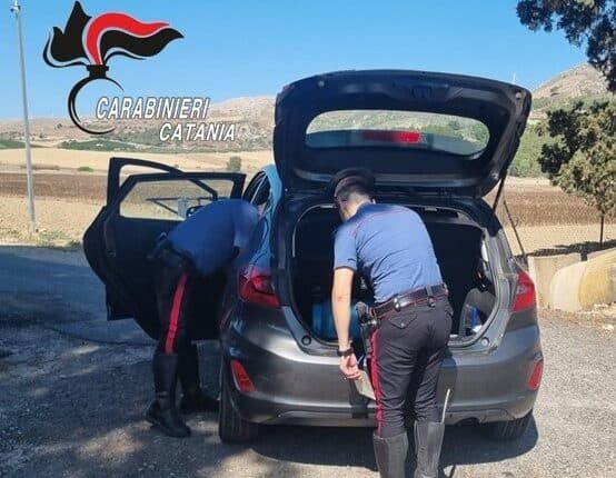 Misterbianco: stessa tecnica di furto, finalmente arrestati dai Carabinieri i due “ladri del parcheggio”.