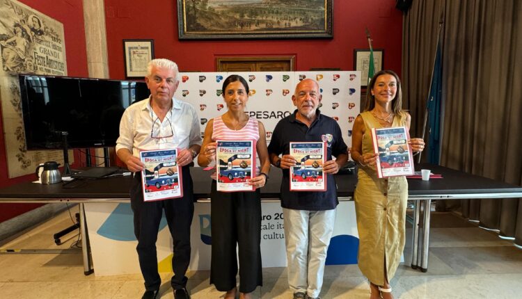Pesaro: Epoca by Night, appuntamento venerdì 2 agosto, dalle 10.30 a Villa Caprile e dalle 16.30 in piazzale della Libertà, gran finale alla Palla dalle 21.30.