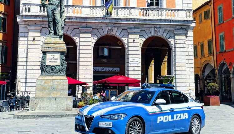 Pisa: le volanti della Questura di Pisa arrestano ladro per furto aggravato in zona Stazione.