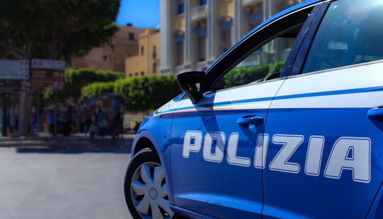 Trapani: arrestato un cittadino tunisino, presunto scafista, per aver condotto in Italia 30 migranti tunisini