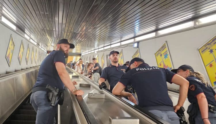 Roma: intensificati i controlli della Polizia di Stato nelle metropolitane, arrestate 5 persone gravemente indiziate di rapina e furto.