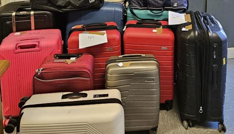 Roma: la Polizia di Stato e la Polizia Locale Roma Capitale, durante un controllo, sequestrano alcune valigie rubate a Fiumicino e quasi 3 quintali di rame. 