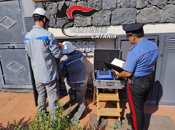 San Gregorio di Catania: denunciati 15 furbetti “dell’allaccio abusivo” all’energia elettrica e 2 alla rete del gas metano.