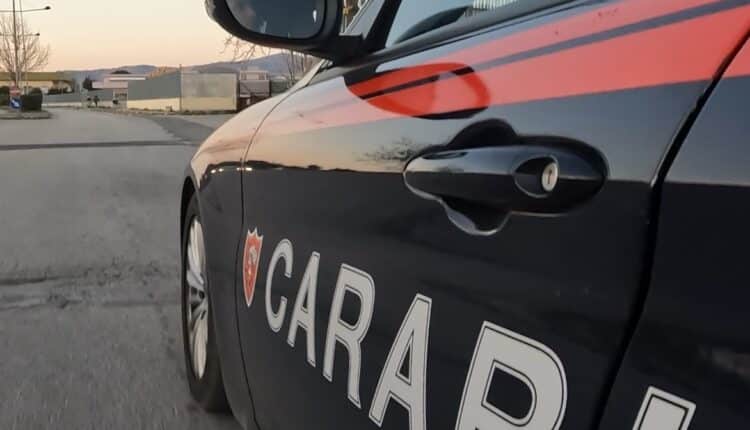 Santa Maria a Vico: minaccia la moglie con un coltello in presenza dei figli minori, arrestato dai Carabinieri.
