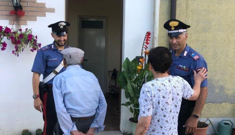 Teramo: si spacciano come Carabinieri per truffare due anziani.