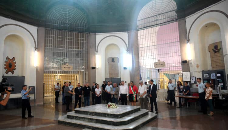 Milano: 80° anniversario dell'eccidio di Piazzale Loreto, l'omaggio ai 15 partigiani uccisi3