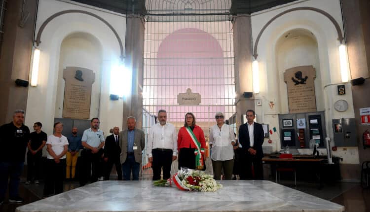 Milano: 80° anniversario dell'eccidio di Piazzale Loreto, l'omaggio ai 15 partigiani uccisi2