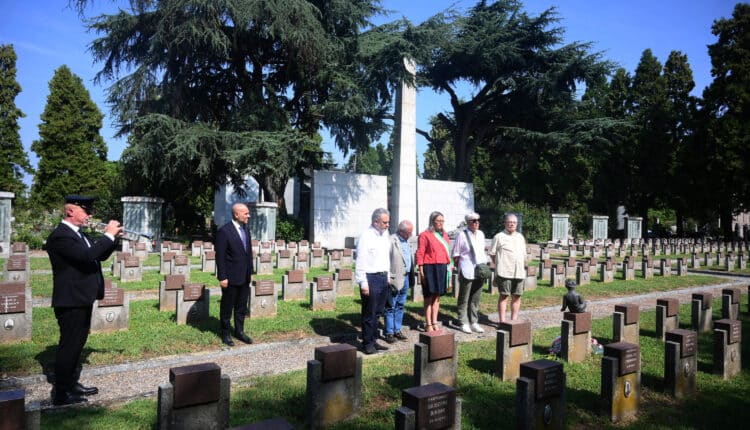 Milano: 80° anniversario dell'eccidio di Piazzale Loreto, l'omaggio ai 15 partigiani uccisi20