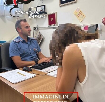 Aci Catena: prima schiaffeggia e spintona la compagna poi minaccia lei e i Carabinieri con un coltello. Arrestato 38enne
