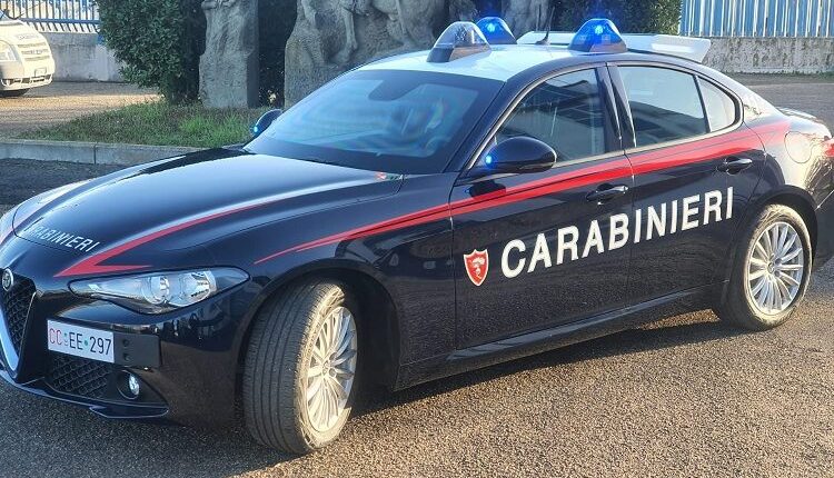 Borgo Velino: infastidisce i passanti, suona ai citofoni e poi aggredisce il personale medico intervenuto in suo soccorso. Denunciata una donna