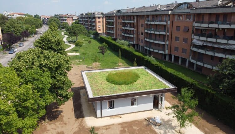 Torino: ultimata a Borgo Nuovo la prima casetta con il tetto verde estensivo. Ospiterà attività sociali e lo Sportello del segretariato sociale per dare supporto ai cittadini