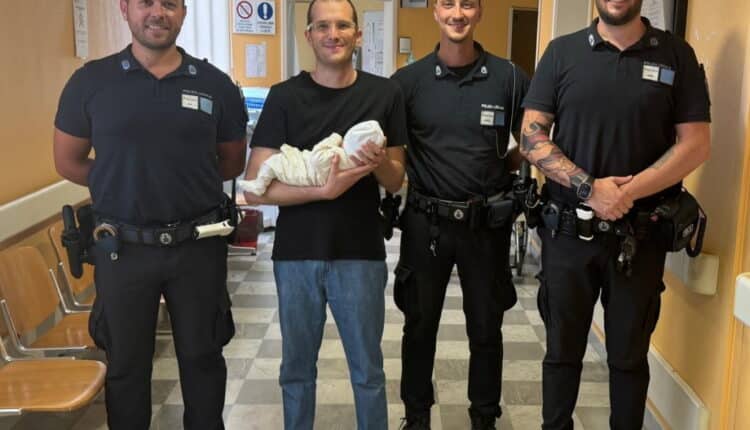 Bologna: una pattuglia della Polizia Locale scorta un'auto con a bordo una donna che sta per partorire