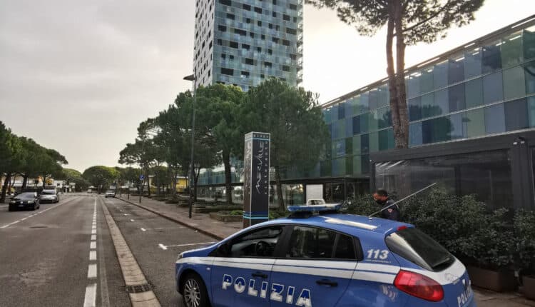 Jesolo: un gruppo di tre soggetti rapina un ragazzo. Identificati e denunciati dalla Polizia di Stato