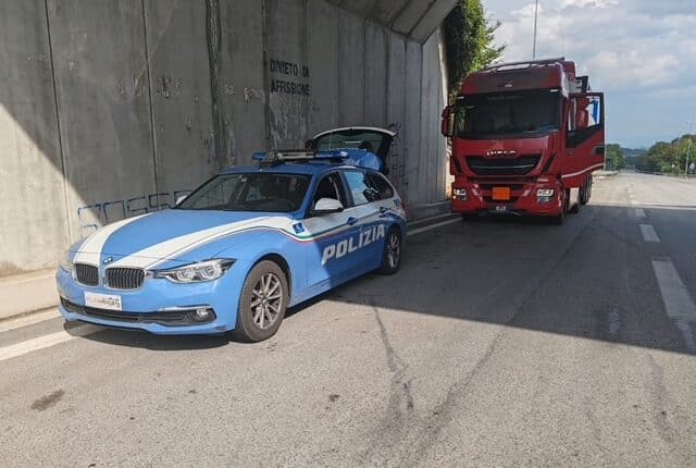 Cerro al Volturno: 55enne ha un malore mentre è alla guida del suo mezzo pesante. La Polizia di Stato lo soccorre e gli salva la vita