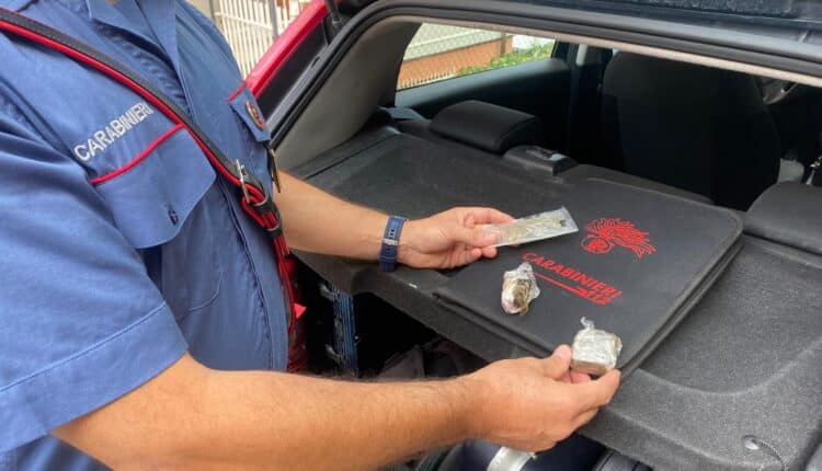 Fossato di Vico: trovato in possesso e sequestrati 70 grammi di hashish e 7,2 grammi di marijuana. Denunciato un 60enne