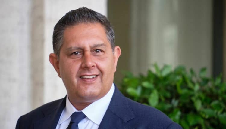 L'ex governatore Giovanni Toti torna libero. Revocati i domiciliari.