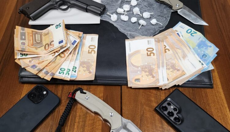 Città di Castello: sequestrati 15 grammi di cocaina e due coltelli a serramanico. Arrestato 33enne