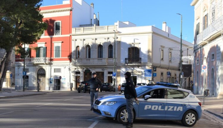 Galatina: tenta due rapine, ma viene fermato dai clienti. 27enne destinatario di foglio di via obbligatorio dalla città