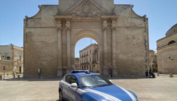 Lecce: armato di mazza da baseball entra in casa dell'ex fidanzata aggredendo l'attuale compagno della stessa con violenti colpi alla testa. Arresti domiciliari e braccialetto elettronico per un 34enne