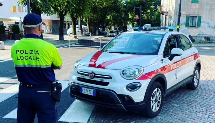 Trento: utilizza lo spray al peperoncino per rubare una catenina d'oro del valore di 1800 Euro. Bloccato e arrestato dalla Polizia Locale