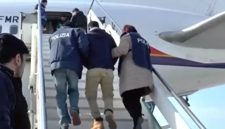 Torino: sono stati effettuati 14 rimpatri durante il mese di luglio e ben 5 durante la prima settimana di agosto