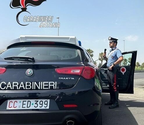 Catania, guidava tranquillamente da ben 27 anni senza patente: denunciato dai Carabinieri.