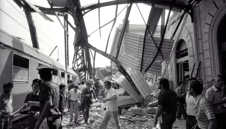 Strage di Bologna, Meloni: "l'Italia intera si stringe ancora una volta alla città di Bologna e ai famigliari delle vittime".