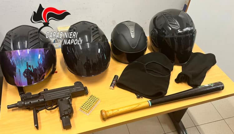 Napoli, numerose perquisizioni nel quartiere Fuorigrotta: sequestrata una mitragliatrice Mini Uzi ad aria compressa