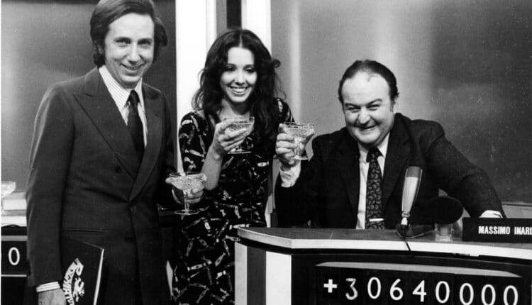 Cent'anni di Mike Bongiorno: a Milano inaugurata la mostra che celebra l'icona della televisione italiana