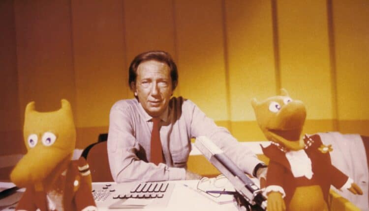 Cent'anni di Mike Bongiorno: a Milano inaugurata la mostra che celebra l'icona della televisione italiana