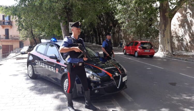 Perugia: Macchie di sangue all'esterno di un'abitazione, intervengono i Carabinieri
