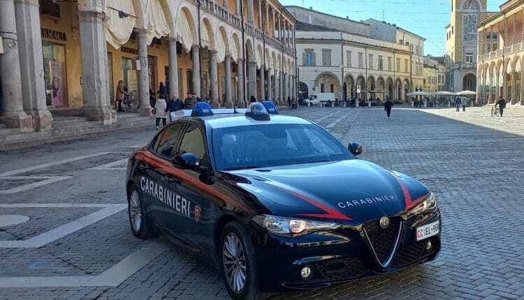 Faenza: si fingono appartenenti all'Arma dei Carabinieri per truffare ed estorcere denaro ad anziane vittime. Arrestati un uomo e una donna