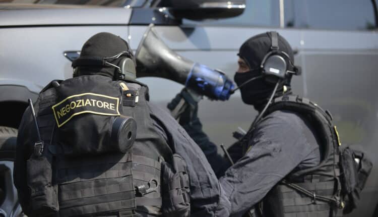 Bologna: Carabinieri arrestano 40enne straniero per maltrattamenti e atti persecutori sulla compagna