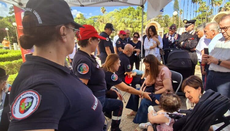 Palermo: alla Festa dei Nonni i Carabinieri hanno predisposto uno stand dove si sono svolte varie attività informative in materia di truffe agli anziani e primo soccorso pediatrico