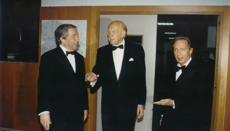 Cent'anni di Mike Bongiorno: a Milano inaugurata la mostra che celebra l'icona della televisione italiana