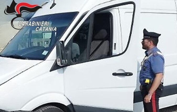 San Pietro Clarenza: ruba l’autoradio da un furgone ma viene riconosciuto e denunciato dai Carabinieri
