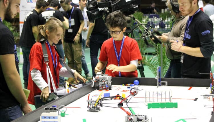 Brescia: dal 25 al 28 settembre arriva Meet&Steam l'evento aperto a tutti dedicato alle attività STEAM. Sarà presente anche la competizione World Robot Olympiad 4