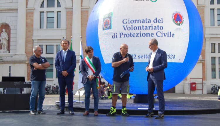 Pesaro: la Giornata del Volontariato di Protezione Civile della Regione Marche è stata dedicata a tutti coloro che si sono prodigati durante l'alluvione del 2022