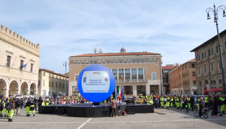 Pesaro: la Giornata del Volontariato di Protezione Civile della Regione Marche è stata dedicata a tutti coloro che si sono prodigati durante l'alluvione del 20223