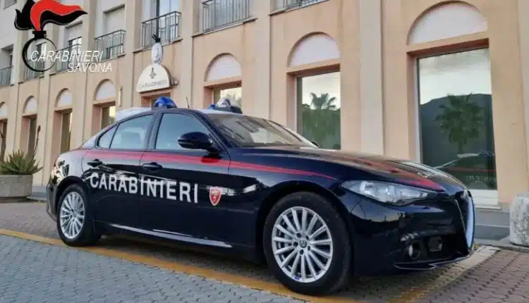 Albenga: I Carabinieri intercettano un’autovettura rubata la stessa mattina a Villanova d’ Albenga con all’interno tre cittadini extracomunitari, tutti denunciati per ricettazione. 