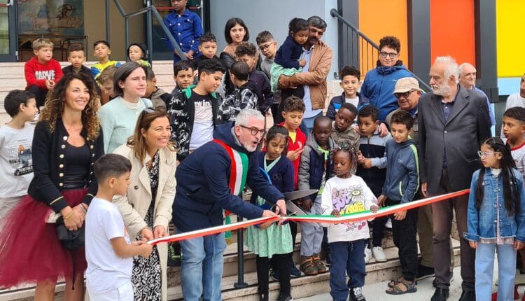 Lunetta, Mantova: inaugurato il nuovo look della scuola Salvador Allende
