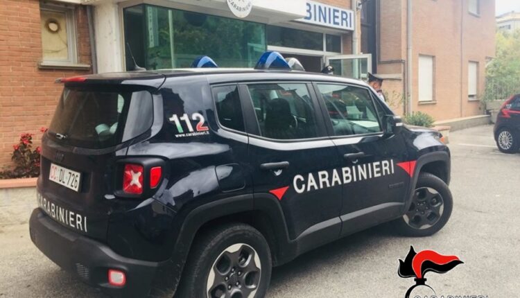 Anagni: aggredisce una donna con un forcone colpendola alla testa, alle braccia e alle mani. Arrestata una donna di 58 anni